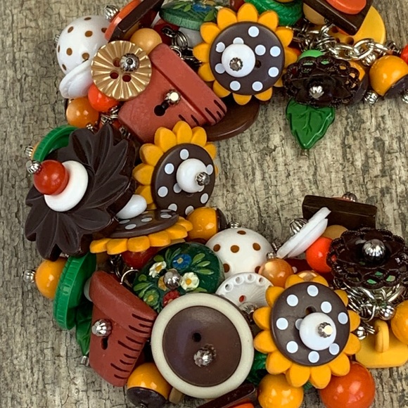 Vintage Artisan OOAK 90s Fall Flower Floral Gardening Button Bead Charm Bracelet - Picture 4 of 9